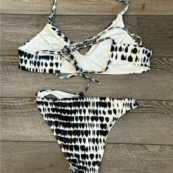 NWT Fabonics Women White Black Leopard Print Two Piece Swim Bikini Set Size M - Picture 4 of 7